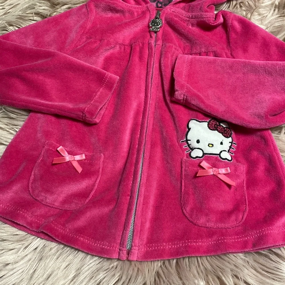 Hello Kitty Sweater - Picture 2 of 6